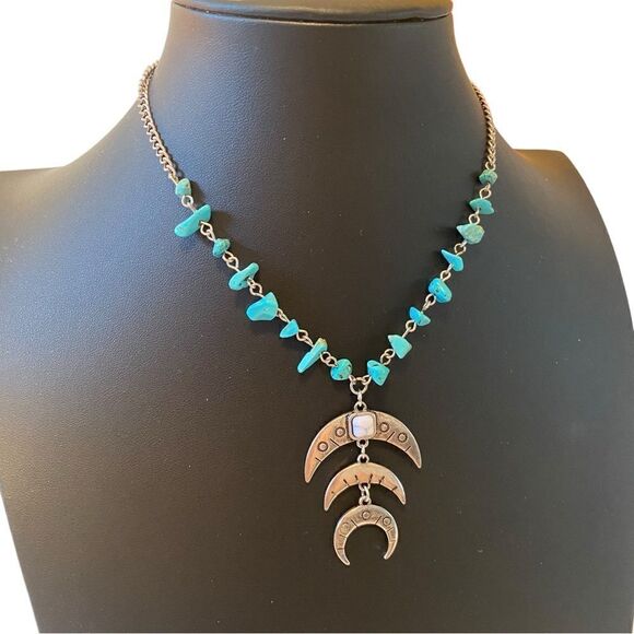 Awesome Faux Turquoise Horn Pendant Necklace. - Picture 2 of 5